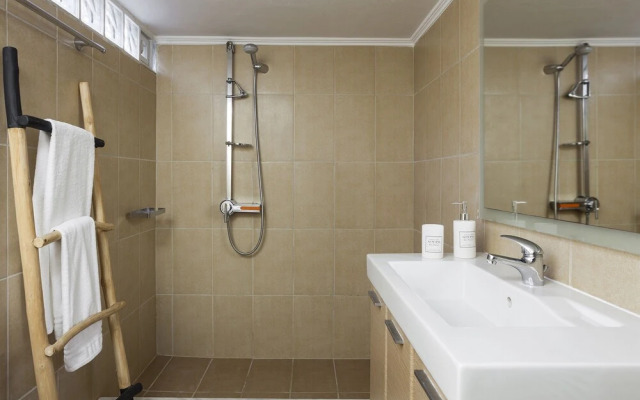 Sea View Beach Penthouse – Athens Coast
