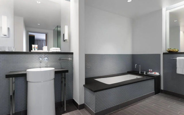 Loews Chicago O'Hare Hotel