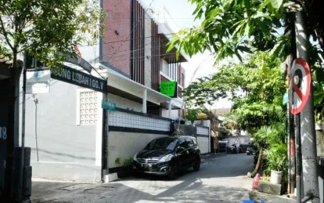 Urbanview Hotel Arta Guna Casa