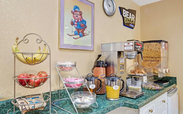 Travelodge by Wyndham Forest Park Atlanta South