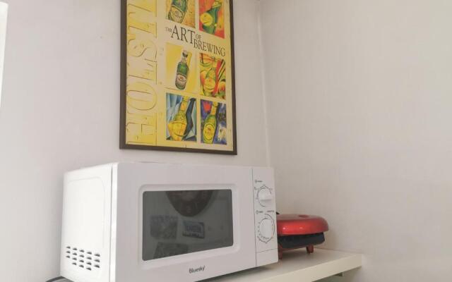 Charming Modern Apartment, Minutes from Downtown