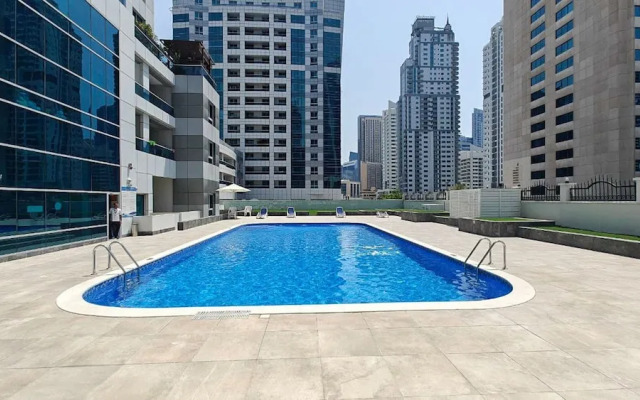 Cozy 1BR Gem in Marina With City Views