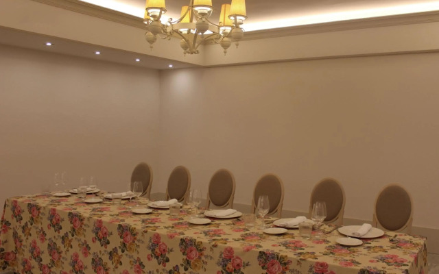 Hotel Reyes Ziríes