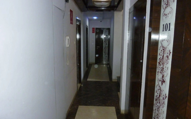 Hotel Satellite