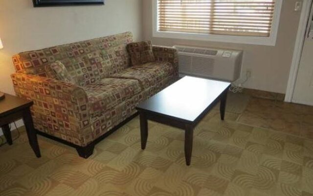 Shoreside Inn & Suites