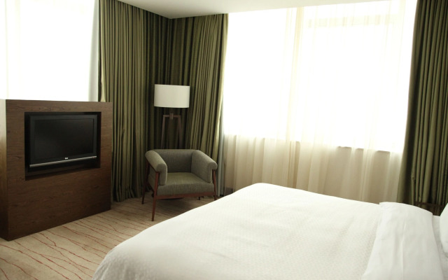 Four Points by Sheraton Shanghai, Daning