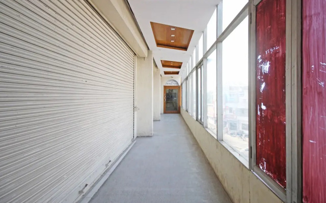 OYO 7147 Hotel Madhur Regency