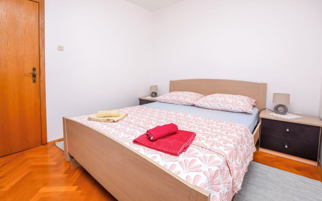 Apartments Ema