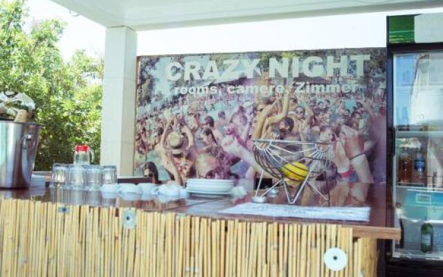 Guesthouse Crazy Night