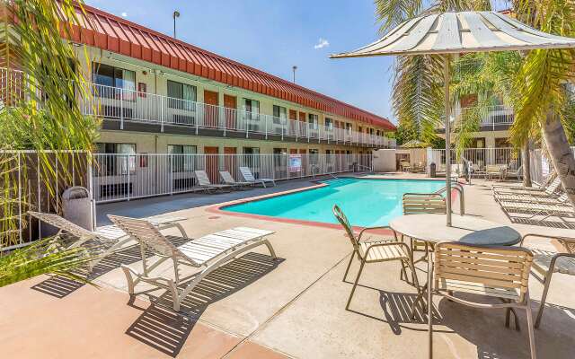 Studio 6 Fresno, CA - Extended Stay