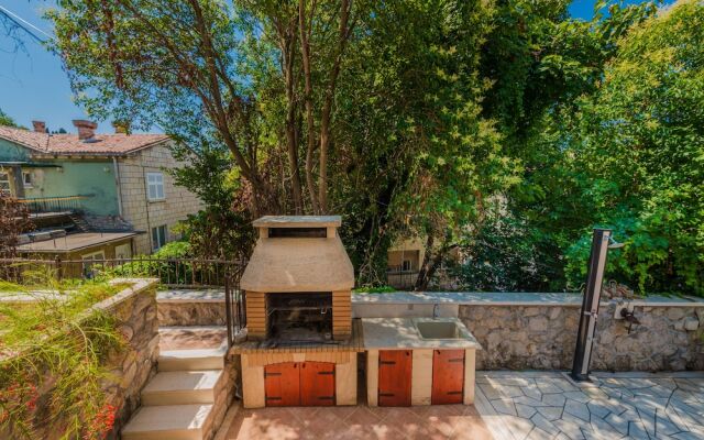 Apartment Ivona With Teracce