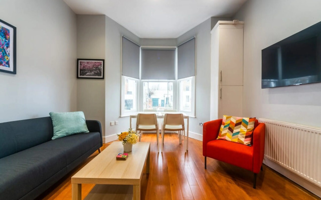 Refurbished St.johns Hill Apartment