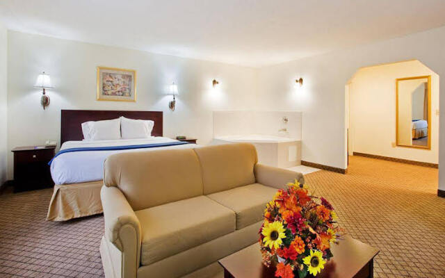Holiday Inn Express Dillard
