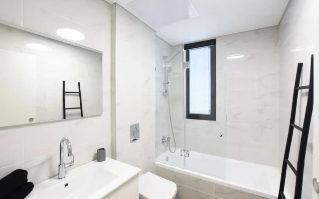 Lovely 1BR near the beach by HolyGuest