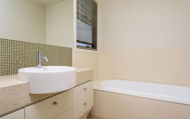 'Rolling Waves 2' on Ocean Drive