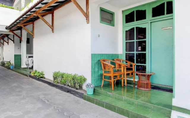 OYO 94082 Hotel Gurita