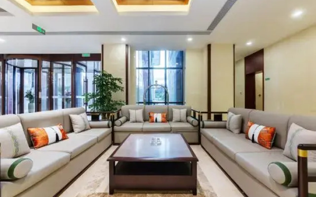 Minshan Shangling Airport Hotel