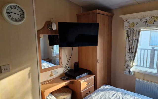 Lovely pet Friendly 4 Berth Caravan in Morecambe