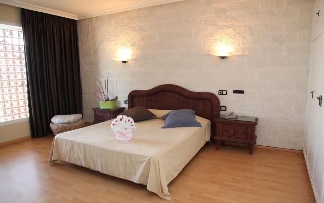 Hotel 4R Gran Europe