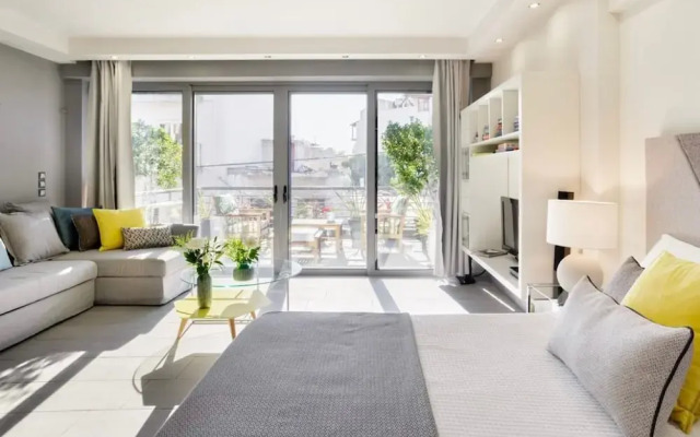 Stylish Boutique Loft With Private Balcony