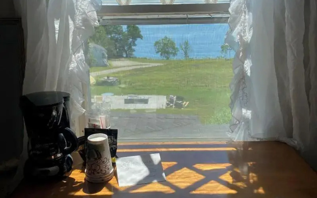 High Tide Inn
