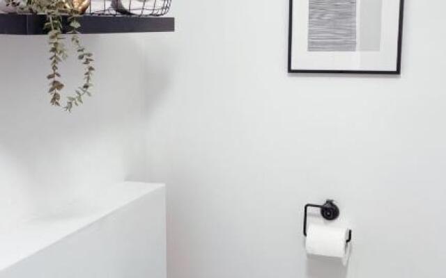 Aura Apartments by CityNest2