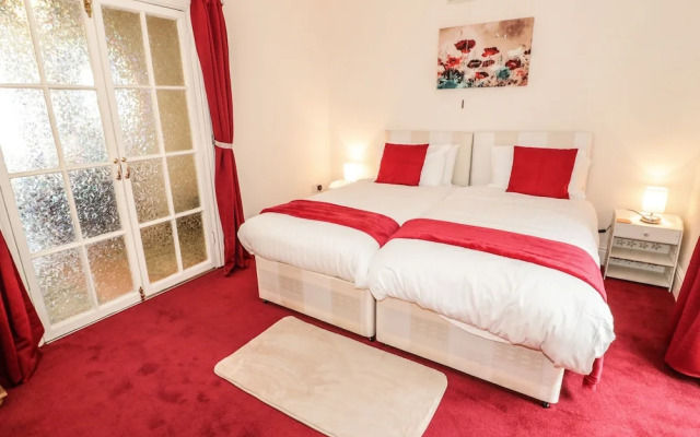 Llys Madoc, Basement Apartment