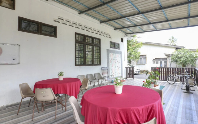 OYO 90115 Citra Kadok Hotel & Banquet Hall