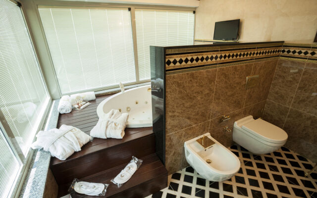 Vivaldi CE Gold Hotel