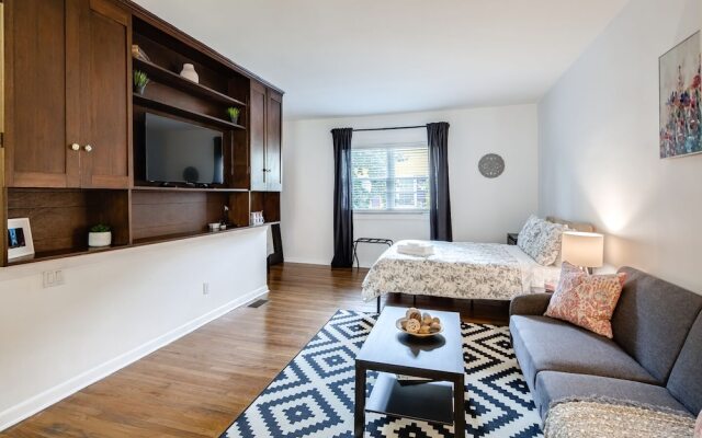 GEM Location+cozy Studio 1bd, Bath&kitchen!