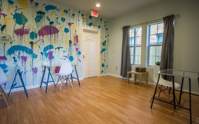 Wanderstay Houston Hostel