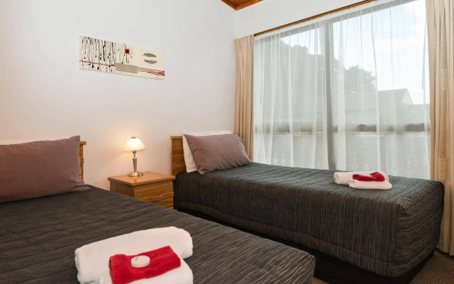 Swiss Chalet Lodge Motel
