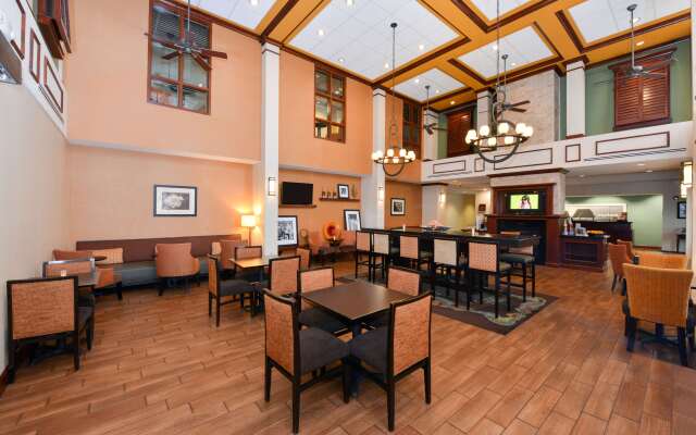 Hampton Inn & Suites Plymouth