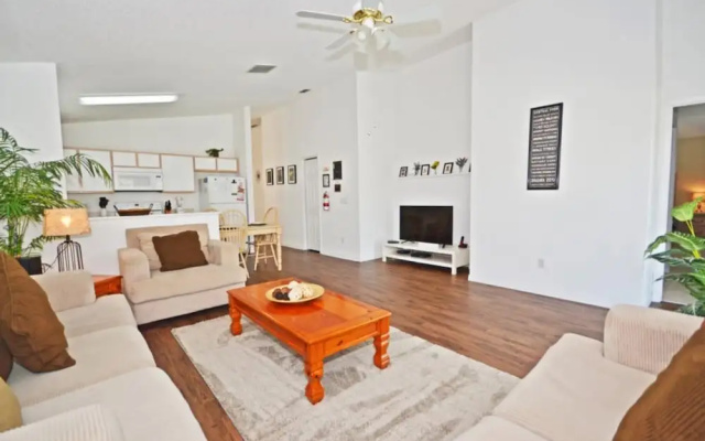 Hampton Lakes 215824