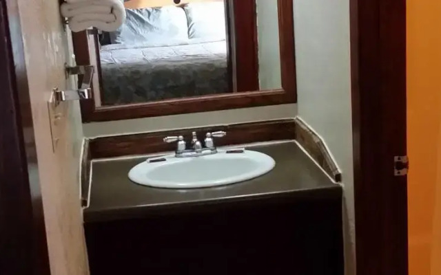 Budget King Motel