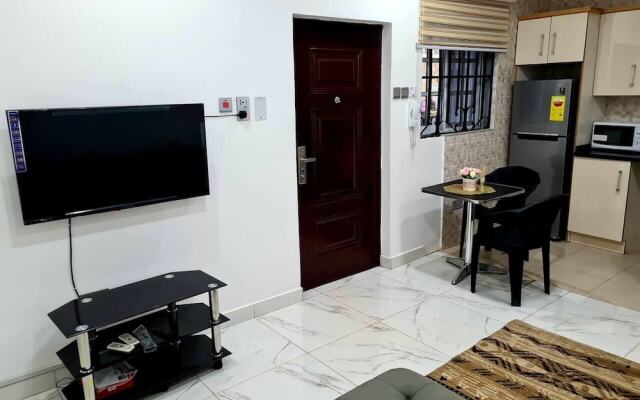 Comfy & Cozy Hideout ~ Close to Highway ~parking