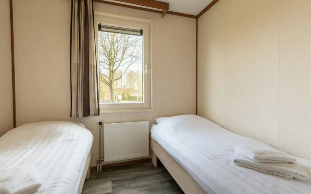 Well Furnished Mobile Home with Microwave near Water