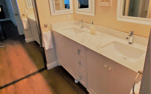 Work-Friendly Oceanfront Condo with Pool and Spa Access SURF25 by RedAwning