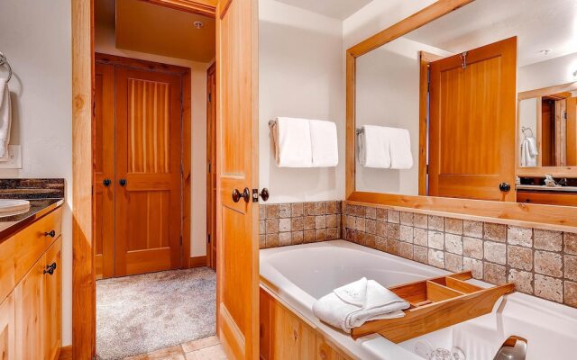 Portico 7 by Park City Lodging