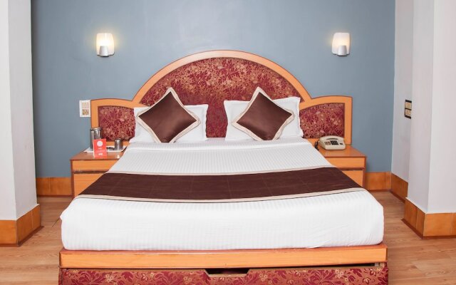 OYO 10068 Hotel Rathna