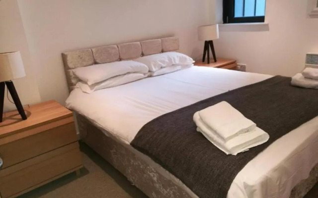 Glasgow Central Riverview Luxury Apartment (Sleeps upto 8)