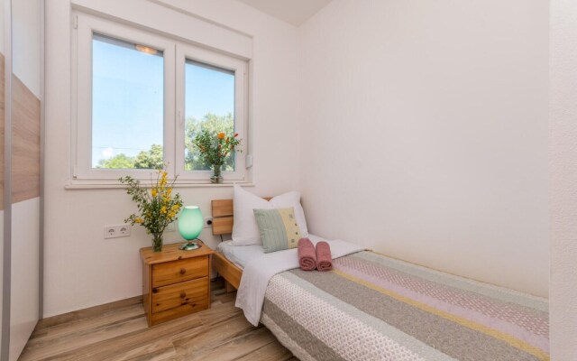Awesome Apartment in Turanj With Wifi and 2 Bedrooms
