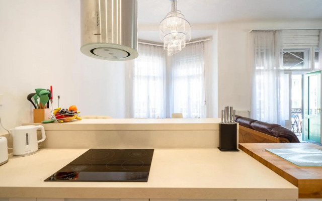 DON'T LOOK any further - Gary's superb apartment