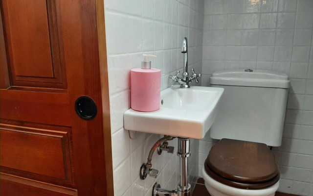 Casa con patio y chimenea en Piedralaves