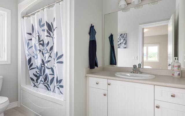 Luxury Bungalow mins Niagara falls & Brock uni