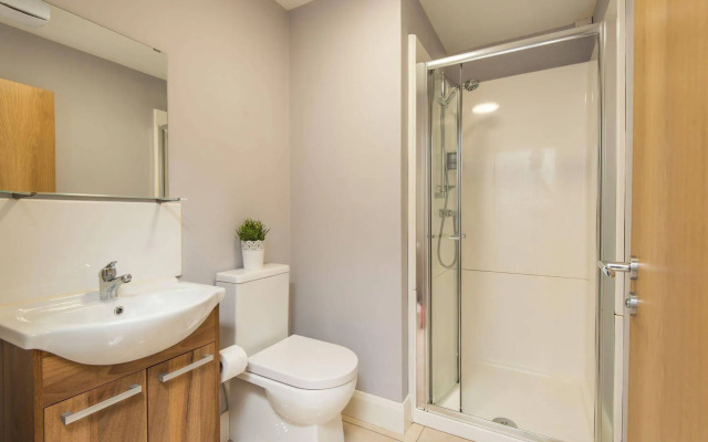 Giant Serviced Apartments