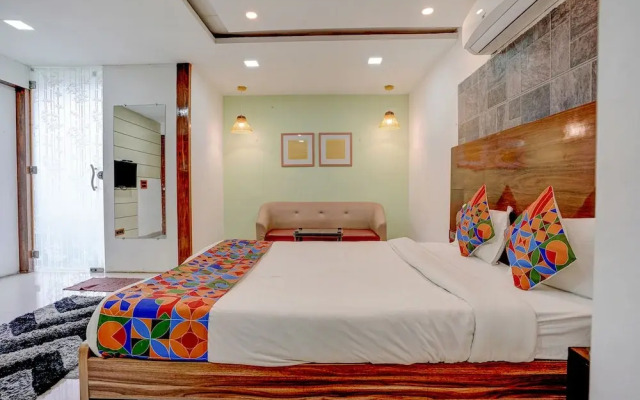 Fabhotel Vardhan House