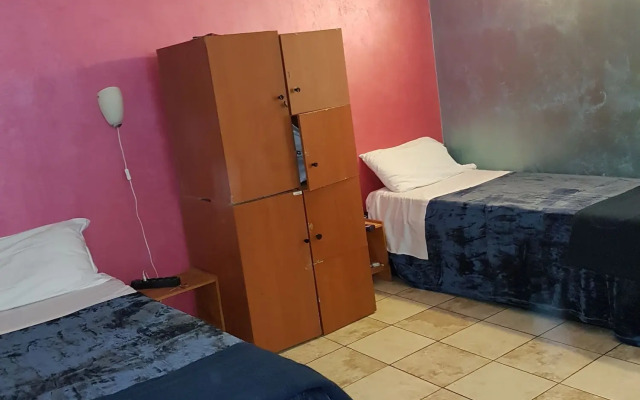 Român Holidays Hostel