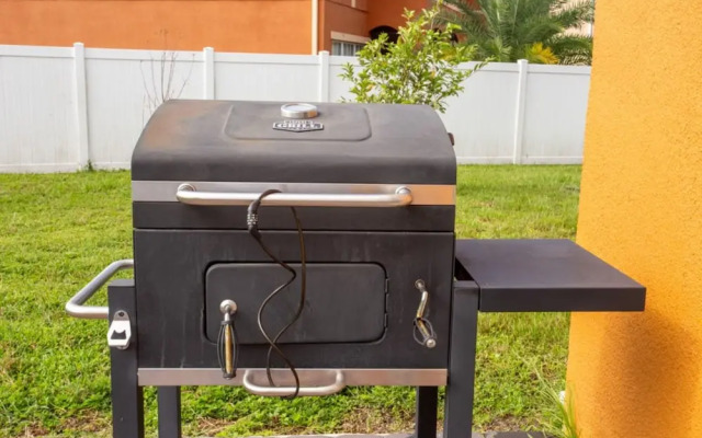 Cheerful 5 bed - 4 Bath Spacious Home