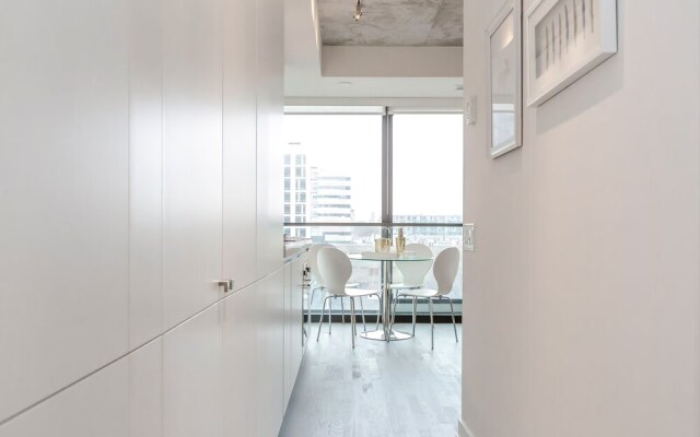 Luxury 1BR in the Heart of King West